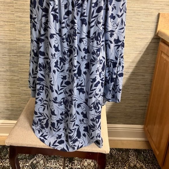 NEW DIRECTIONS-Size XL (14/16) Blue Floral Peasant Top-Bell Sleeve- Off Shoulder - Picture 4 of 12